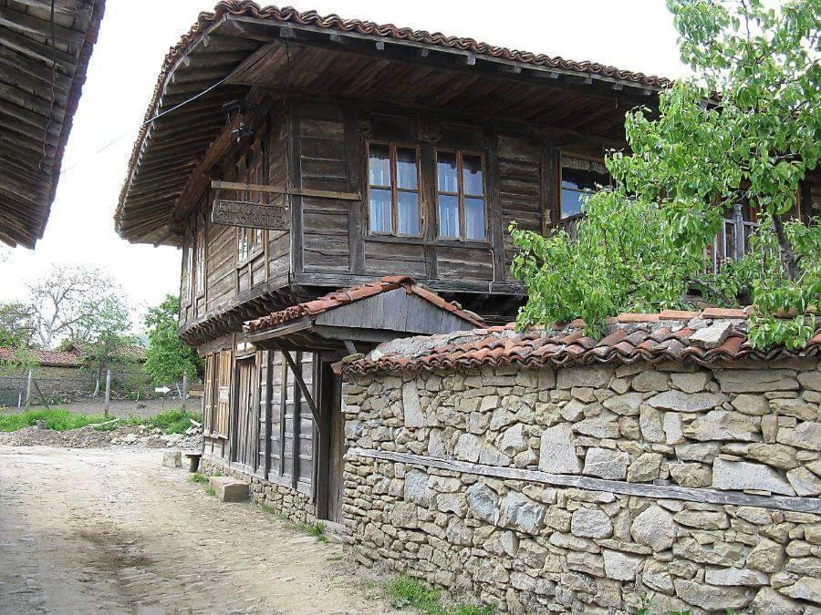 Отель Къщата на художника Жеравна Экстерьер фото